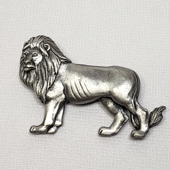 J.J Jewelry - J.J. Jonette Vintage Silver Lion Brooch